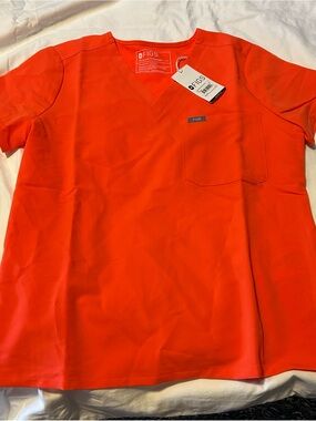 Figs Women’s Catarina Petite V-Neck Top in Orange